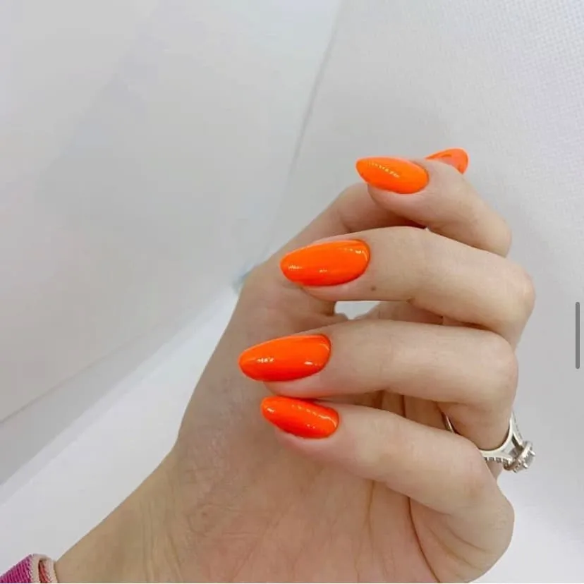 chardon lagache | Neon orange gel polish